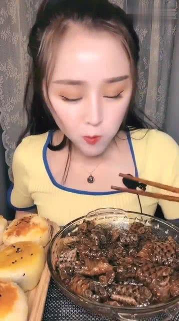 娱乐吃瓜酱密集恐惧症,娱乐吃瓜酱的惊悚之旅  第2张