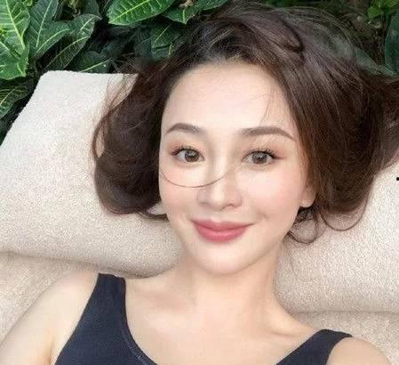 娱乐吃瓜戚薇要退圈了吗,戚薇宣布退圈？揭秘娱乐圈最新传闻背后的真相  第2张