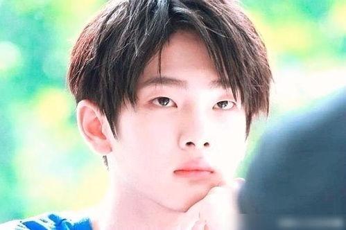 陈伟霆周震南吃瓜娱乐,娱乐圈新动态引热议  第2张