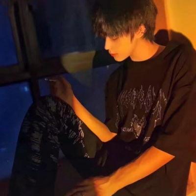 娱乐吃瓜头像男真人版,揭秘网络红人的真实面貌  第2张